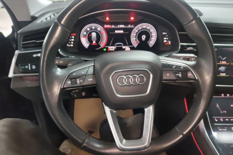 Used Audi Q8 2019 55 TFSI Luxury Dynamic Model Steering Wheel