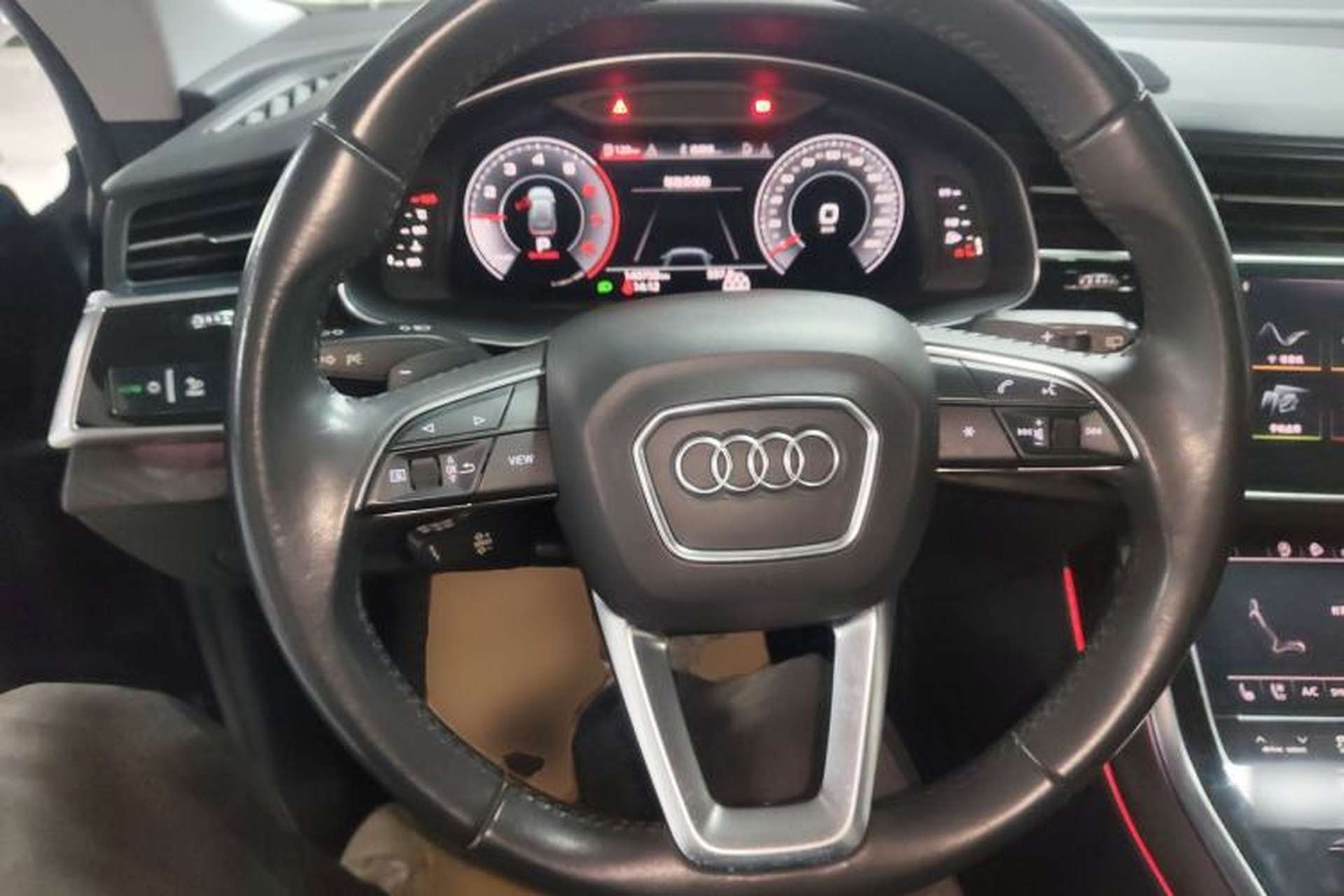 Used Audi Q8 2019 55 TFSI Luxury Dynamic Model Steering Wheel