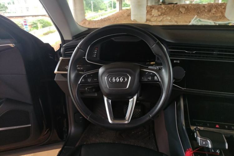 Used Audi Q8 2019 55 TFSI Luxury Dynamic Model Steering Wheel