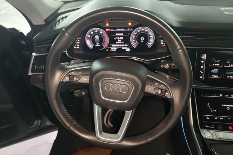Used Audi Q8 2019 55 TFSI Luxury Dynamic Model Steering Wheel