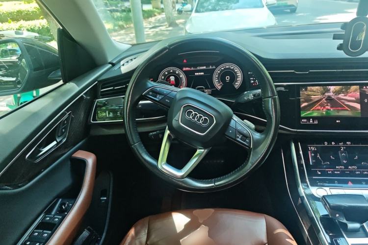 Used Audi Q8 2019 55 TFSI Luxury Dynamic Model Steering Wheel