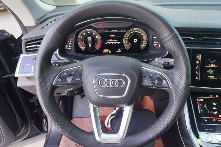 Used Audi Q8 2019 55 TFSI Luxury Dynamic Model Steering Wheel