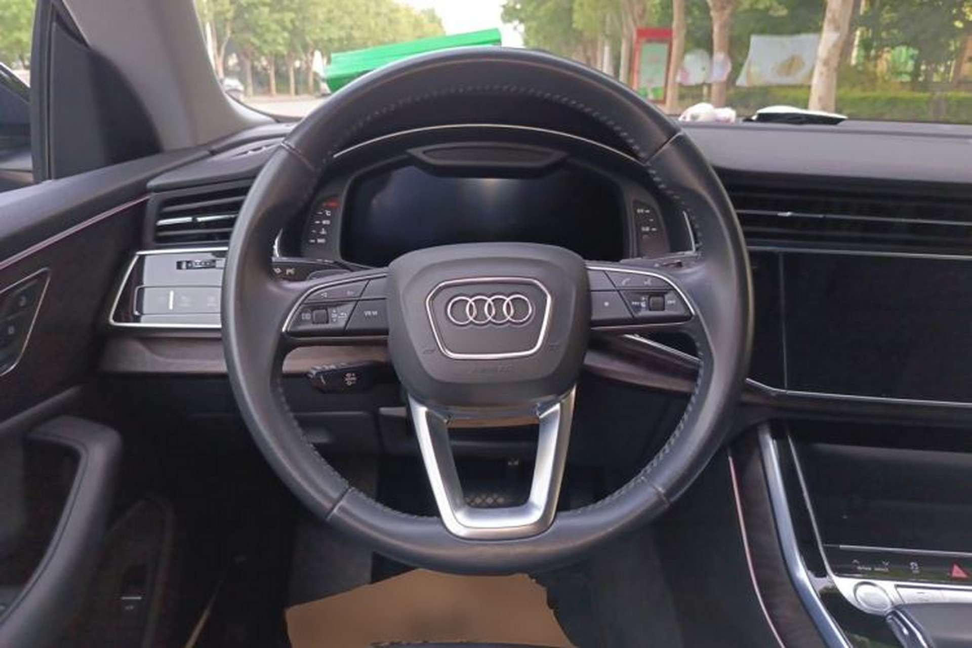 Used Audi Q8 2019 55 TFSI Luxury Dynamic Model Steering Wheel