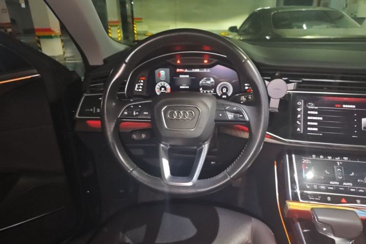 Used Audi Q8 2019 55 TFSI Luxury Dynamic Model Steering Wheel