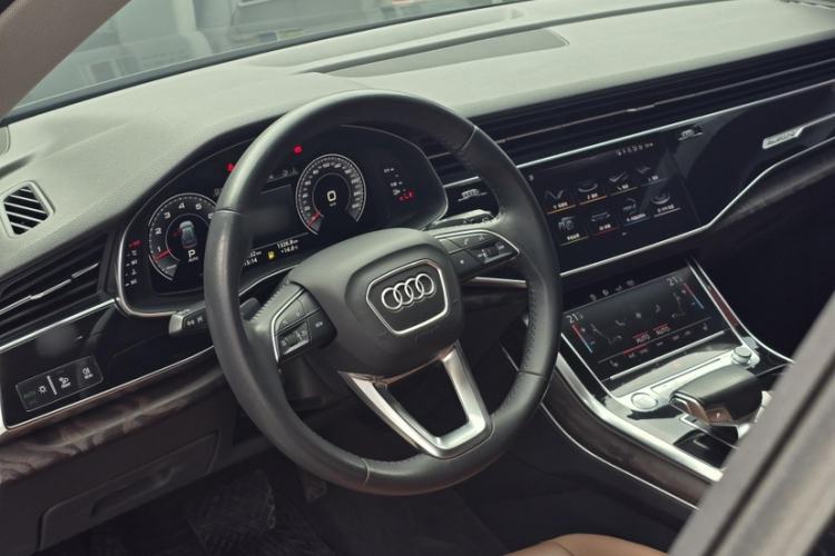 Used Audi Q8 2019 55 TFSI Luxury Dynamic Model Steering Wheel