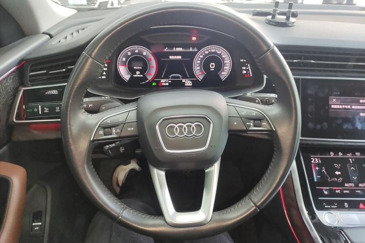 Used Audi Q8 2019 55 TFSI Luxury Dynamic Model Steering Wheel