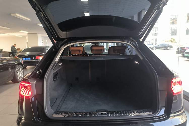 Used Audi Q8 2019 45 TFSI Luxury Prestige Edition Trunk