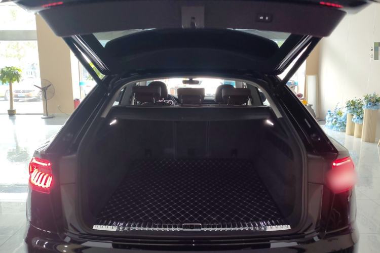 Used Audi Q8 2019 45 TFSI Luxury Prestige Edition Trunk