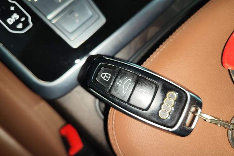 Used Audi Q8 2019 55 TFSI Luxury Dynamic Model Vehicle Key