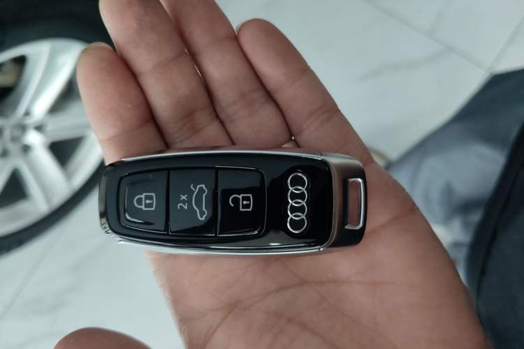 Used Audi Q8 2019 45 TFSI Luxury Prestige Edition Vehicle Key