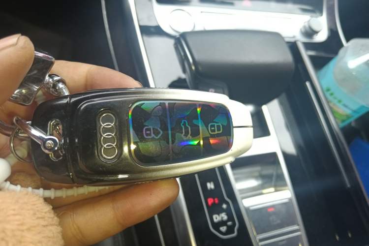 Used Audi Q8 2019 45 TFSI Luxury Prestige Edition Vehicle Key