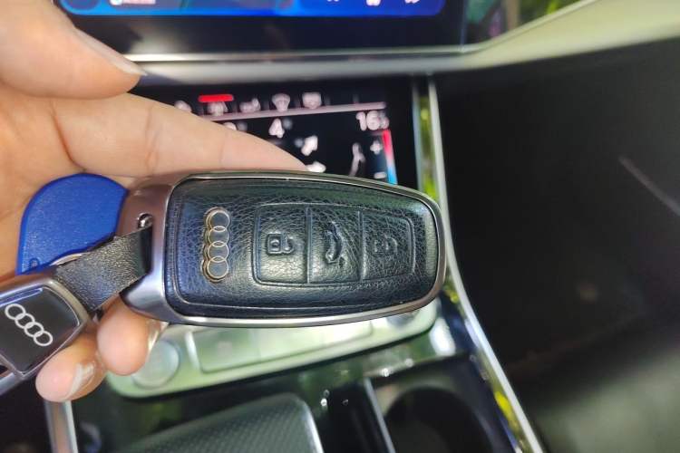 Used Audi Q8  Vehicle Key