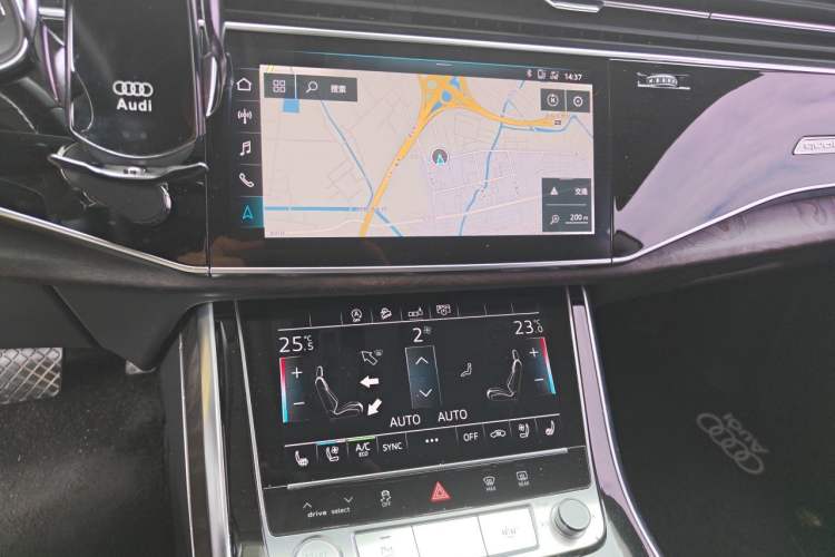 Used Audi Q8 2019 55 TFSI Luxury Dynamic Model Audio And AC Panel