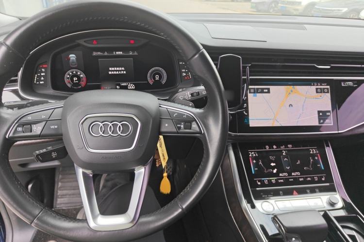 Used Audi Q8 2019 55 TFSI Luxury Dynamic Model Center Console