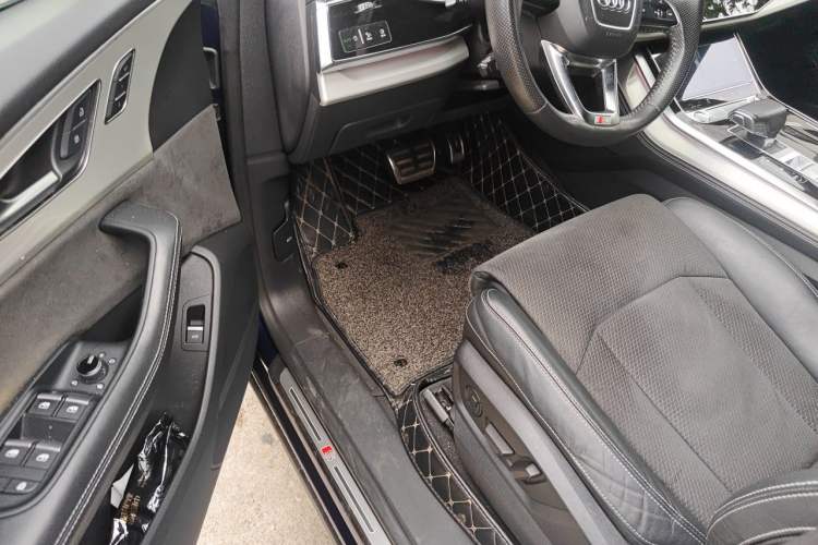 Used Audi Q8 2019 55 TFSI Prestige Dynamic Edition Driver Seat