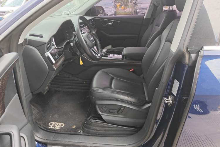 Used Audi Q8 2019 55 TFSI Luxury Dynamic Model Driver Seat
