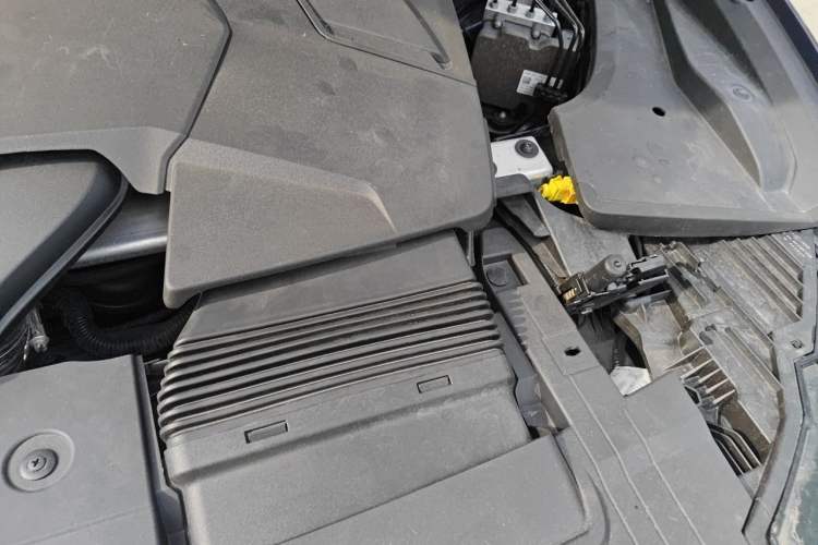 Used Audi Q8 2019 55 TFSI Prestige Dynamic Edition Engine Bay Left