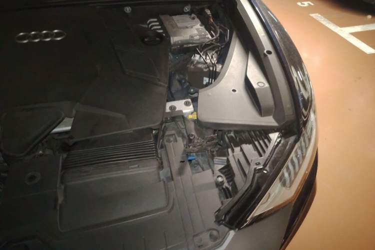 Used Audi Q8 2019 55 TFSI Prestige Dynamic Edition Engine Bay Left