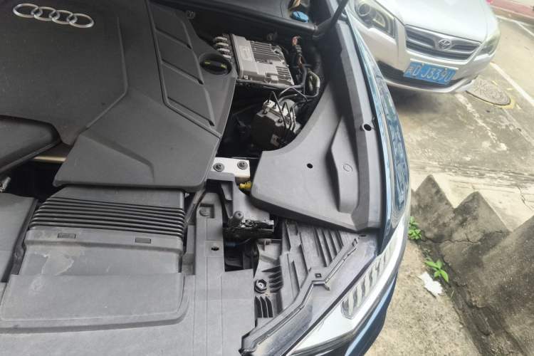 Used Audi Q8 2019 55 TFSI Ultimate Limited Edition Engine Bay Left