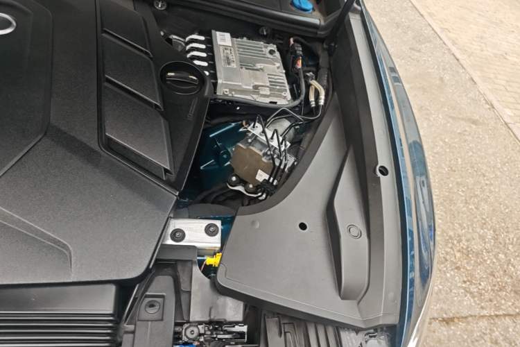 Used Audi Q8 2019 55 TFSI Luxury Dynamic Model Engine Bay Left
