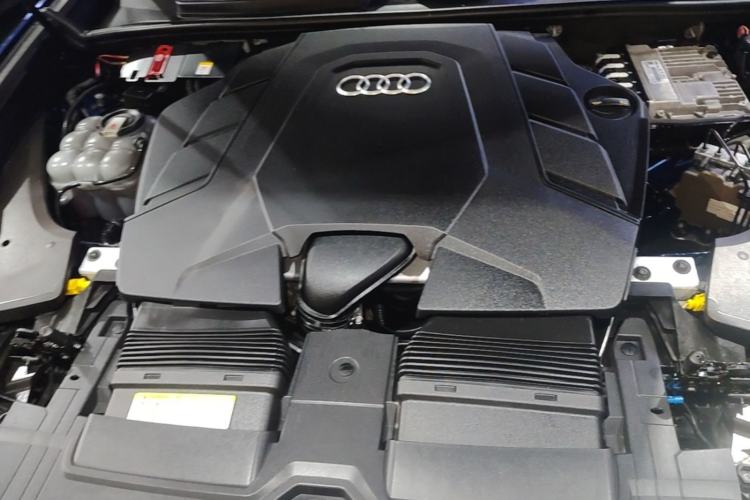Used Audi Q8 2019 55 TFSI Luxury Dynamic Model Engine Bay