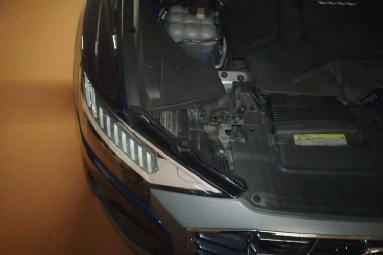 Used Audi Q8 2019 55 TFSI Prestige Dynamic Edition Engine Bay Right