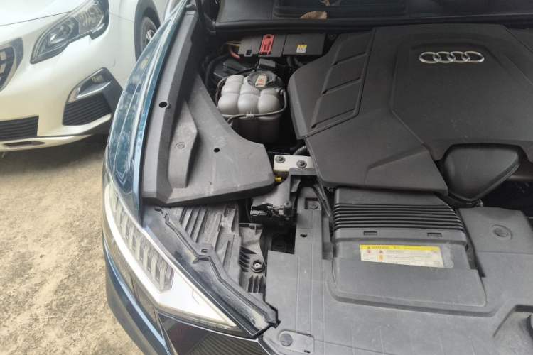 Used Audi Q8 2019 55 TFSI Ultimate Limited Edition Engine Bay Right