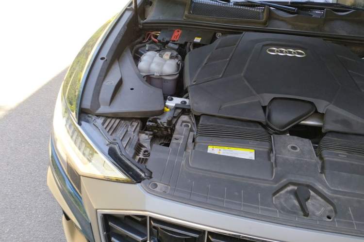 Used Audi Q8 2019 55 TFSI Luxury Dynamic Model Engine Bay Right