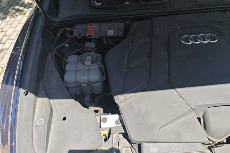 Used Audi Q8 2019 55 TFSI Prestige Dynamic Edition Engine Bay Right