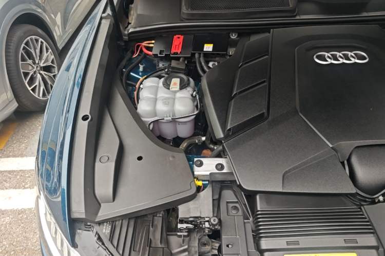 Used Audi Q8 2019 55 TFSI Luxury Dynamic Model Engine Bay Right