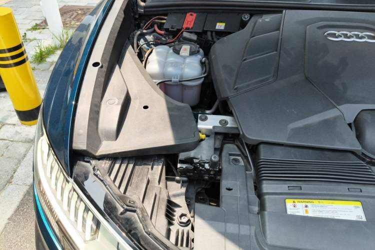 Used Audi Q8 2019 55 TFSI Luxury Dynamic Model Engine Bay Right