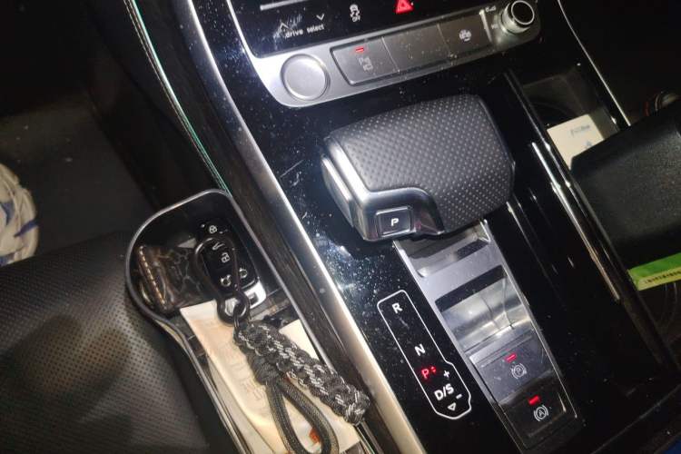 Used Audi Q8 2019 55 TFSI Prestige Dynamic Edition Gear Lever