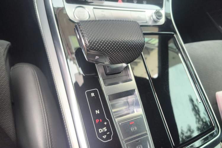 Used Audi Q8 2019 55 TFSI Ultimate Limited Edition Gear Lever