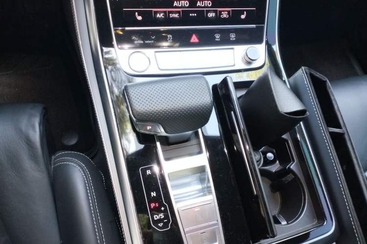 Used Audi Q8 2019 55 TFSI Luxury Dynamic Model Gear Lever