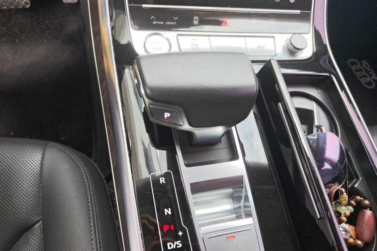 Used Audi Q8 2019 55 TFSI Luxury Dynamic Model Gear Lever
