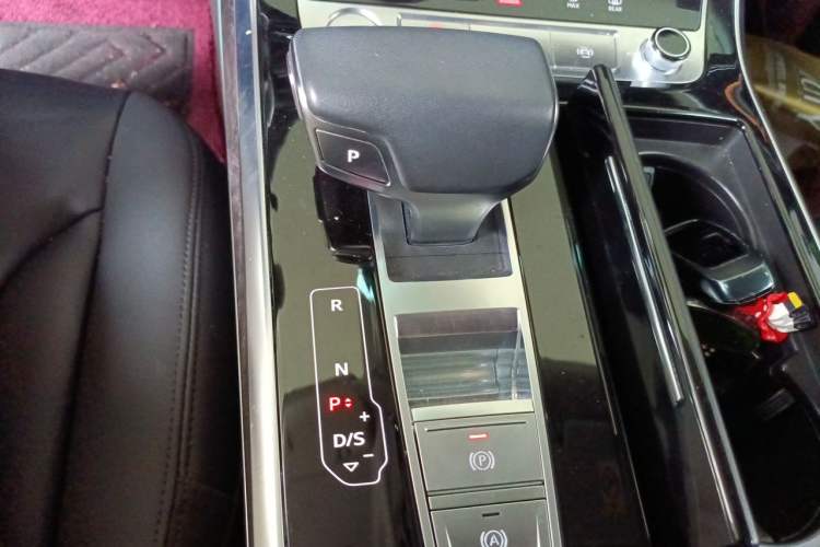 Used Audi Q8 2019 55 TFSI Prestige Dynamic Edition Gear Lever