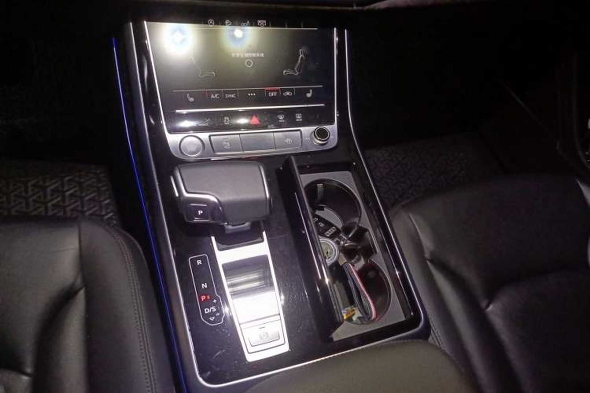 Used Audi Q8 2019 55 TFSI Luxury Dynamic Model Gear Lever