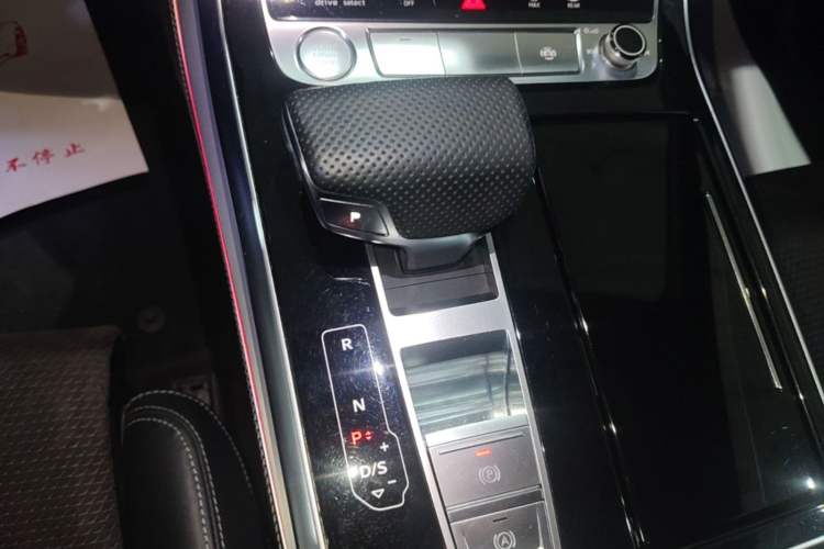 Used Audi Q8 2019 55 TFSI Luxury Dynamic Model Gear Lever