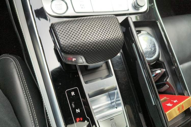 Used Audi Q8 2019 55 TFSI Luxury Dynamic Model Gear Lever