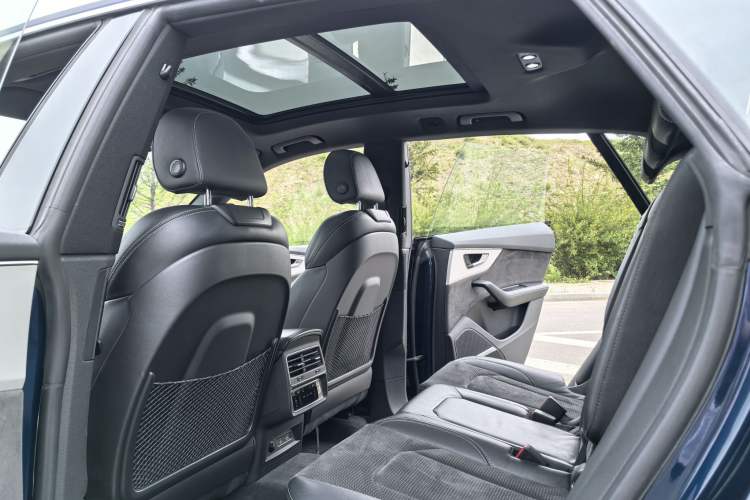 Used Audi Q8 2019 55 TFSI Luxury Dynamic Model Interior 2
