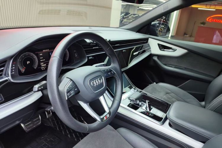 Used Audi Q8 2019 55 TFSI Prestige Dynamic Edition Interior 2