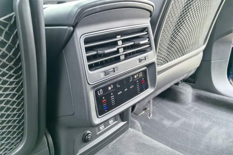 Used Audi Q8 2019 55 TFSI Luxury Dynamic Model Interior 3