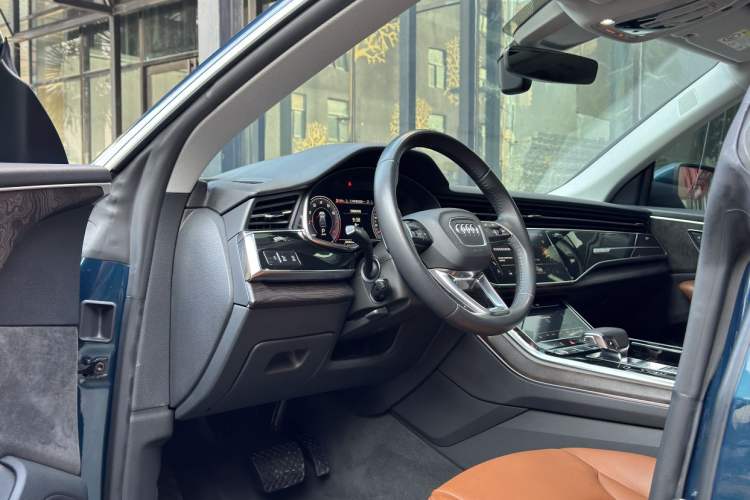 Used Audi Q8 2019 45 TFSI Prestige Dynamic Edition Interior 4