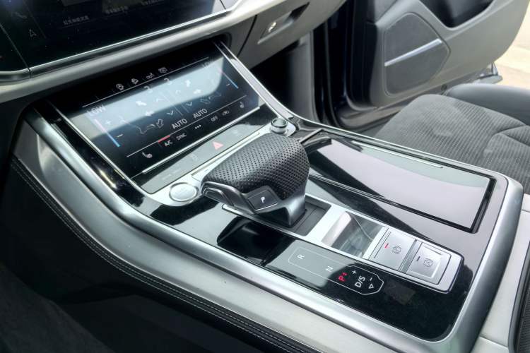 Used Audi Q8 2019 55 TFSI Luxury Dynamic Model Interior 4