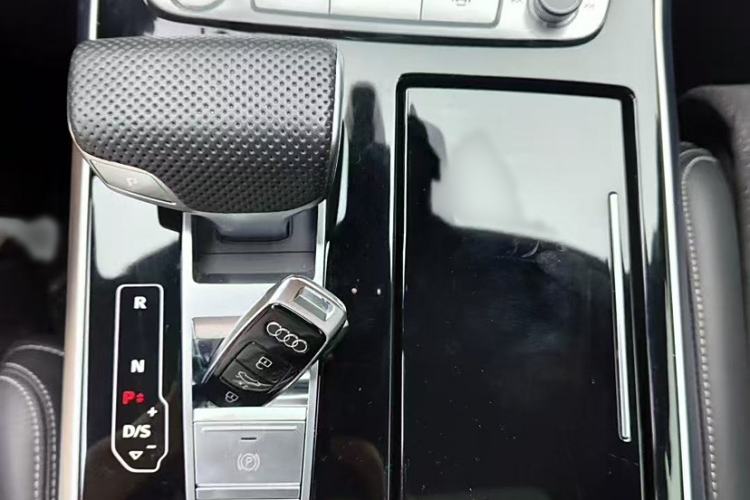 Used Audi Q8 2019 55 TFSI Prestige Dynamic Edition Interior 5