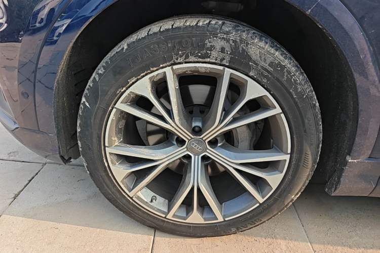 Used Audi Q8 2019 55 TFSI Luxury Dynamic Model Left Front Wheel Hub