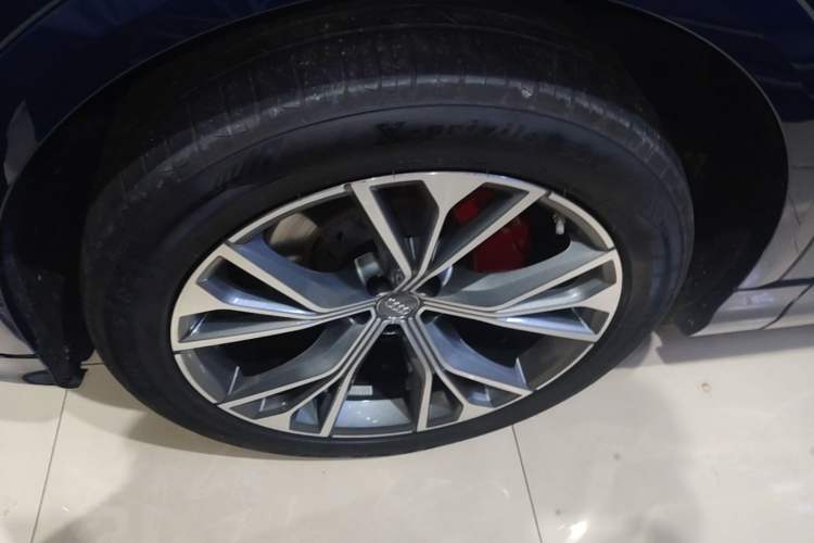 Used Audi Q8 2019 55 TFSI Luxury Dynamic Model Left Front Wheel Hub