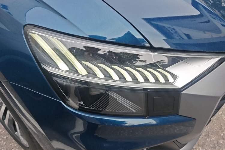 Used Audi Q8 2019 55 TFSI Luxury Dynamic Model Right Front Headlight