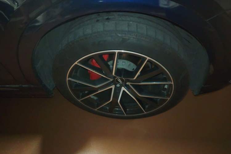 Used Audi Q8 2019 55 TFSI Prestige Dynamic Edition Right Front Wheel Hub