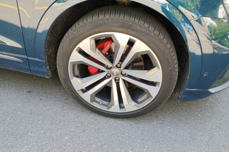 Used Audi Q8 2019 55 TFSI Luxury Dynamic Model Right Front Wheel Hub